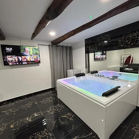 Giovanni Luxury Suites