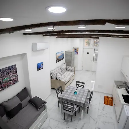 Royal Spaccanapoli Apartment