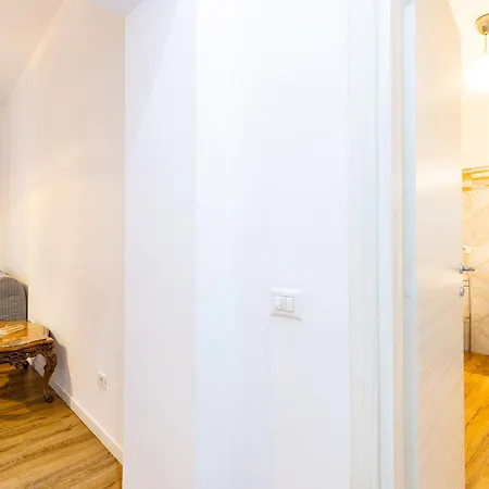 Apartment Barrio 133 - Double Bedroom In Center By Napoliapartments