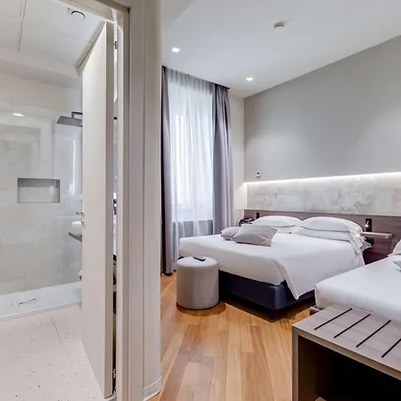 Hotel Western Plaza 4*