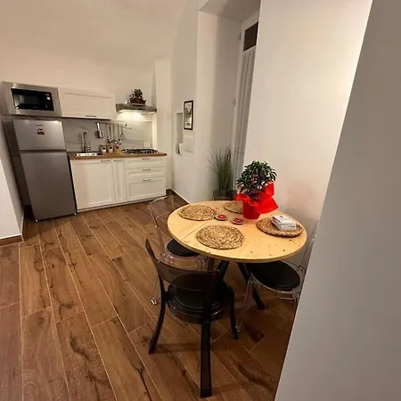 Apartment Domus Miraculi: Casa Storica Nel Cuore Di Naples
