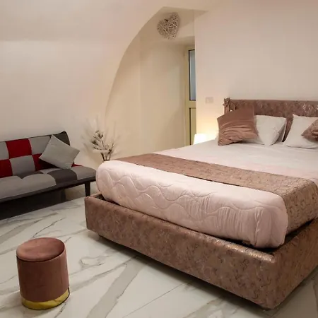 Tiluri Apartment *