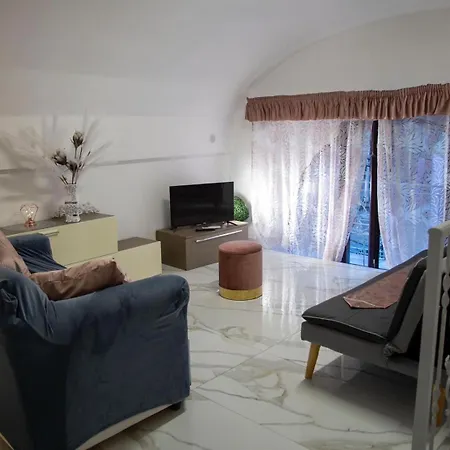 Tiluri Apartment *