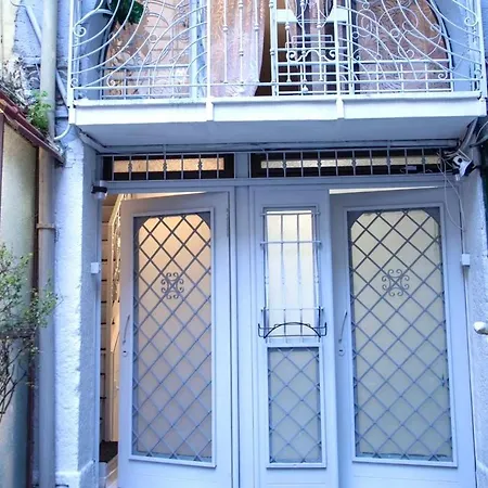 Tiluri Apartment *
