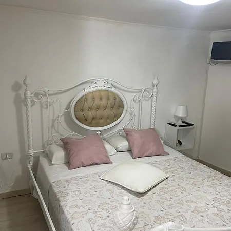 Scugnizzi Bed & Breakfast *