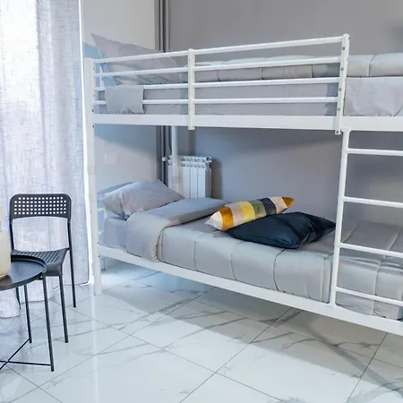 Partenope Hostel *