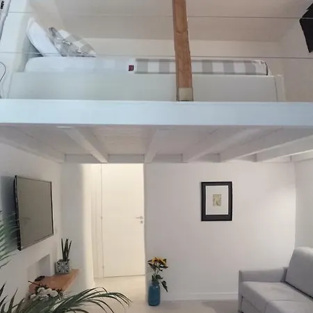 Apartment Piazza Amedeo Naples