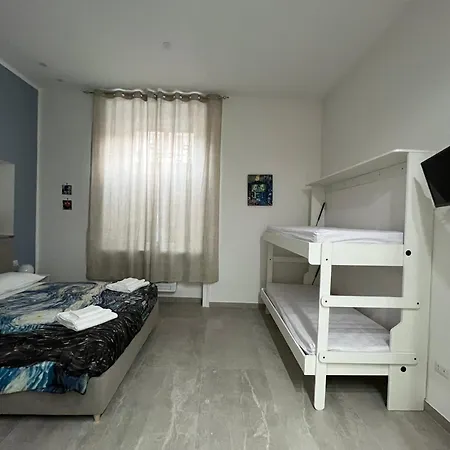 Neapolis Francy Maradona Guest house *