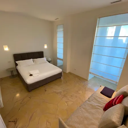 Luxury House With Parking Apartment