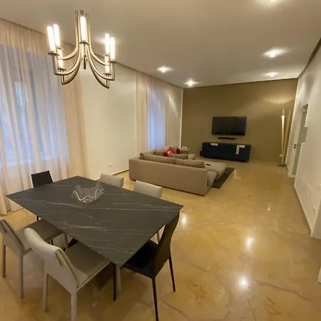 Luxury House With Parking Apartment