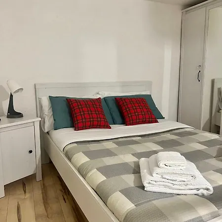 Santa Chiara Apartment *