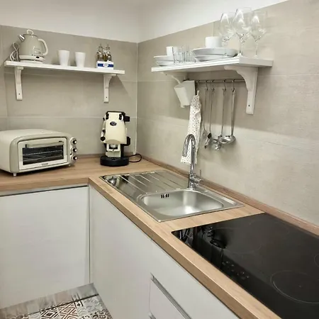 Casa Comoda E In Quartiere Storico Di Holiday home