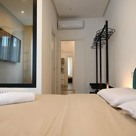 Qhouse * Naples