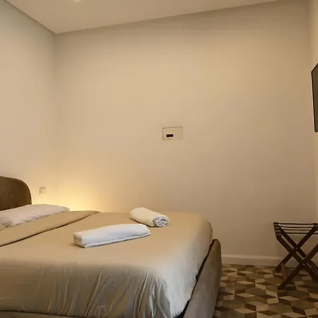 Qhouse * Naples