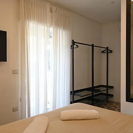 Qhouse * Naples