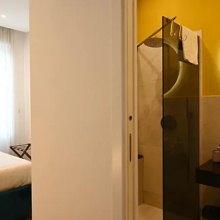 Qhouse * Naples