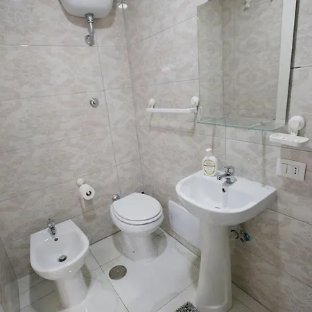 Apartment Metro Stazione-duomo 500m -appartamento Centrale Ed Elegante Naples