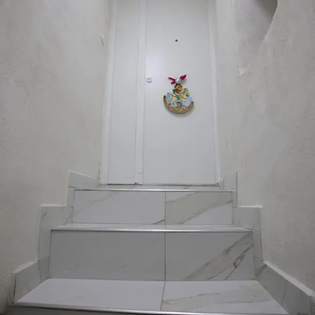 Apartment Metro Stazione-duomo 500m -appartamento Centrale Ed Elegante Naples