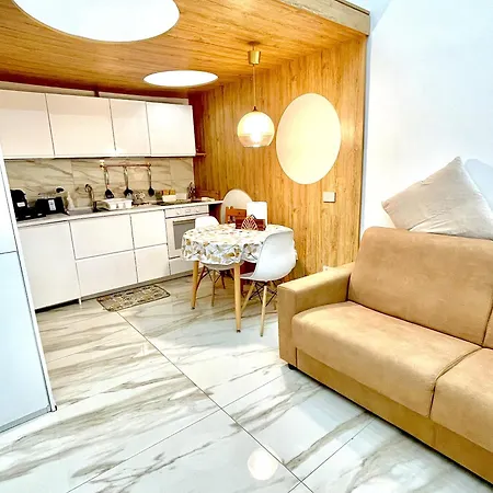 Urban Loft Apartment *