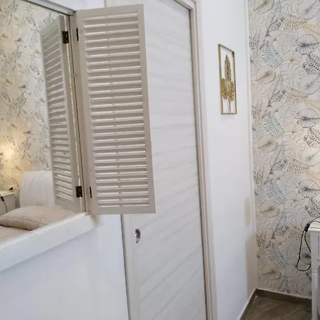 Da Ary Colorful Bed & Breakfast Naples