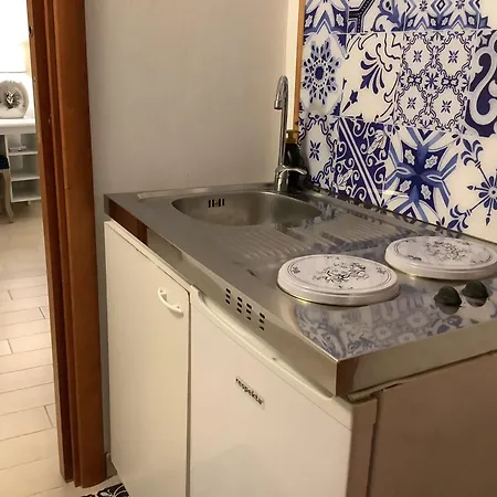Tinnyhouse Apartment