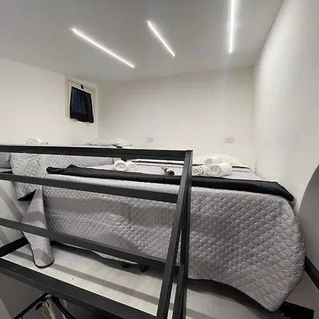 Lux House Airport * Neapel