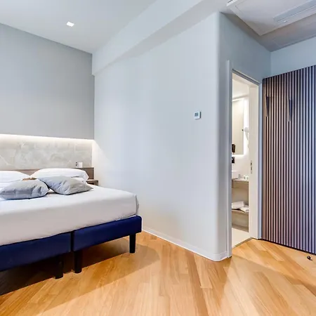 Western Plaza Hotel 4*