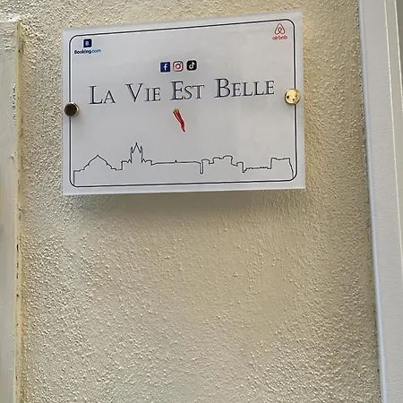 La Vie Est Belle * Naples