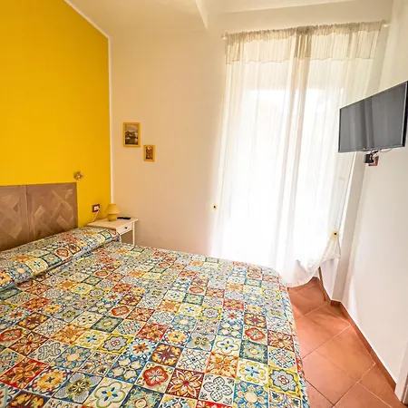 Giallo Napoli *