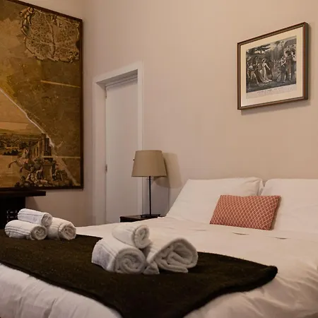 Apartment Cortile Montechia By Domusextra