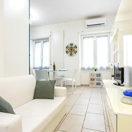 Hostly - Vittoria House - Near The Center With Private Parking