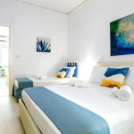 Hostly - Vittoria House - Near The Center With Private Parking *