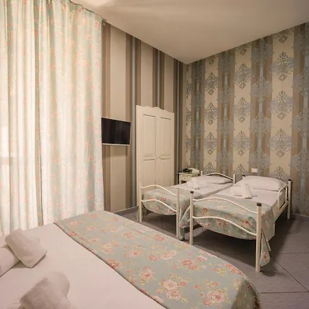 New Sayonara Hotel Neapol