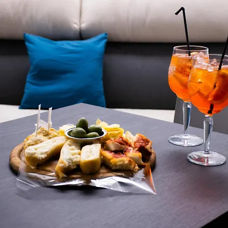 Megaris Luxury Alojamento de Acomodação e Pequeno-almoço