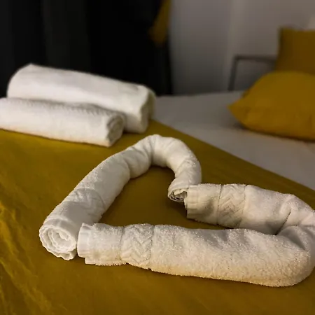 Megaris Luxury Alojamento de Acomodação e Pequeno-almoço