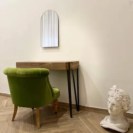 Scio' Apartment-centro Storico- Naples