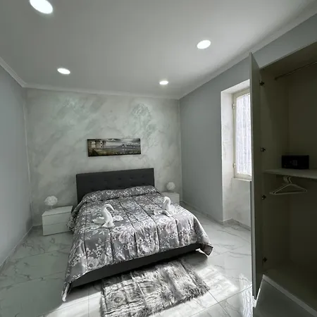 Апартаменты Vesuvius House