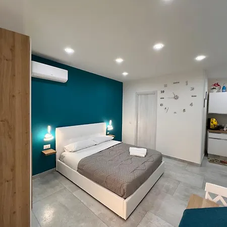 Apartment Number 8 Naples