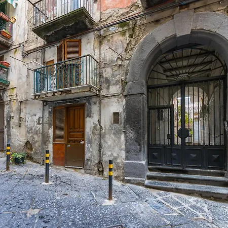 La Smorfia A Montesanto Naples