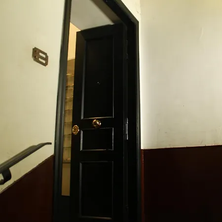 Alloggio in famiglia Metro Amedeo - Stanza Privata Con Vasca Idromassaggio *