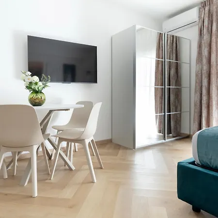 Apartment Orefici 8 *