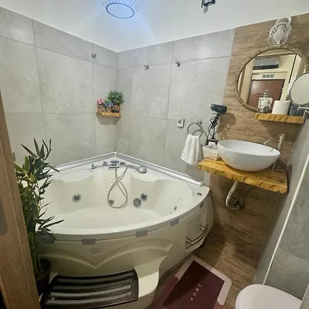 Casina Via Foria Bed & Breakfast