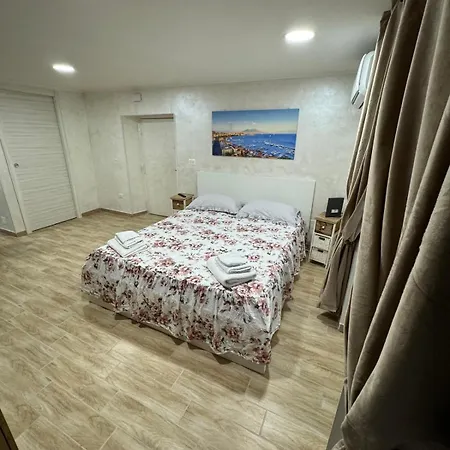 Spezzano House * Naples