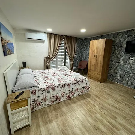 Spezzano House Apartment *
