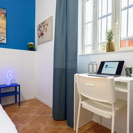 Murales In Bed Spagnoli Apartment Naples