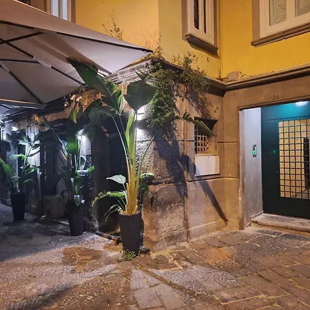 Il Chiostro A Chiaia * Naples