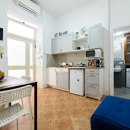 Apartment Murales In Bed Spagnoli Naples