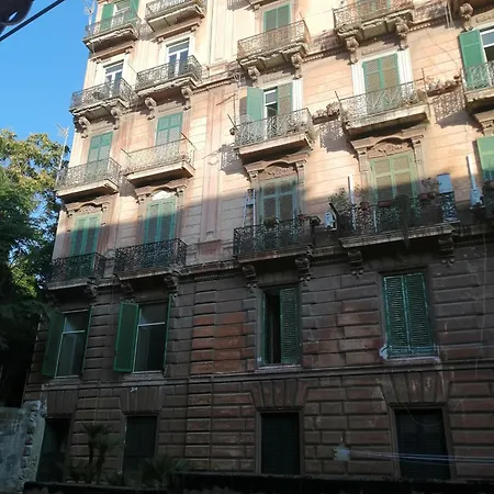 Inside Naples-dint'e'viche' Naples