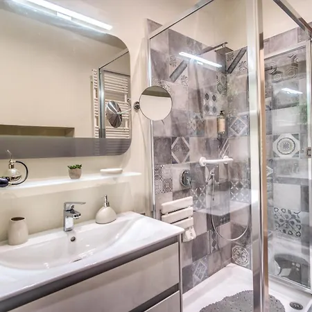 Chiaia Loft Apartment Naples