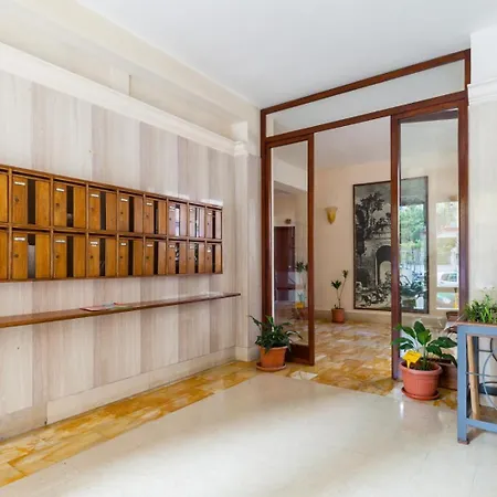 Fresh And Trendy Flat At Vomero
